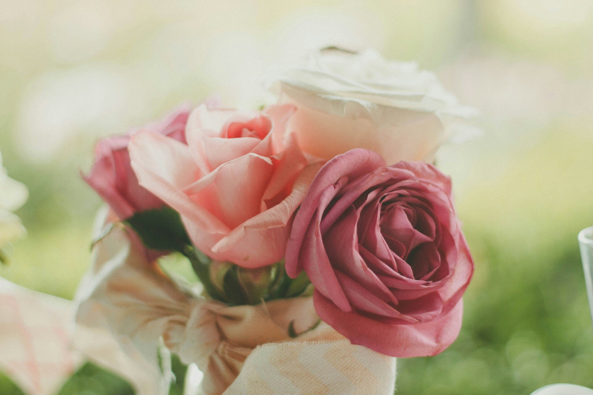 How to Choose the Right Flowers for Every Wedding Season
